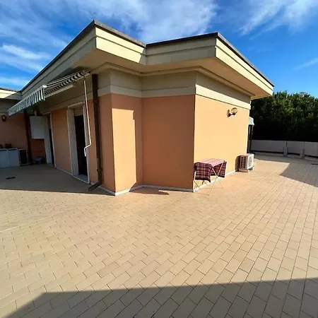 Attico La Terrazza - Marina Di - Ronchi Apartman *